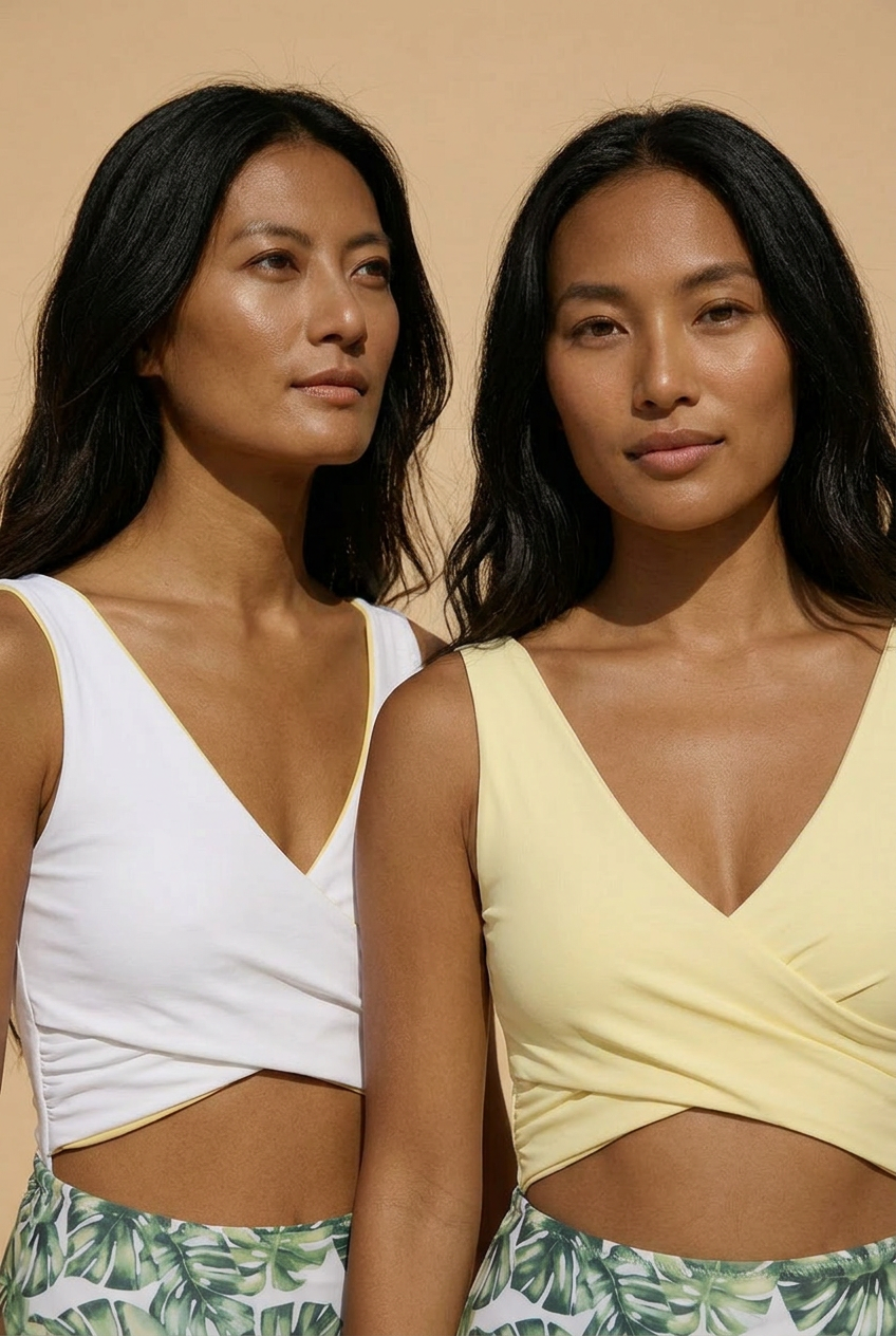 Demalou_Bikinis_both_models_together_in_one_picture_close_up_in_front_of_a_beig_c993e668-1020-4c19-bd97-7749332841da